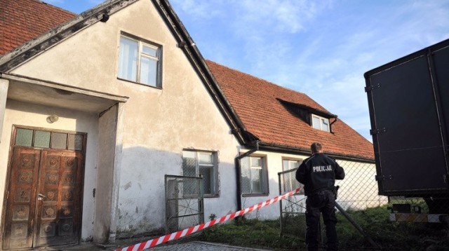 Dwie osoby zatrzymane przy okazji śledztwa w sprawie napadu na proboszcza z Barwic pod Szczecinkiem. Prawdopodobnie podrabiali dokumenty z plebanii. Sprawcy brutalnego pobicia wciąż na wolności.