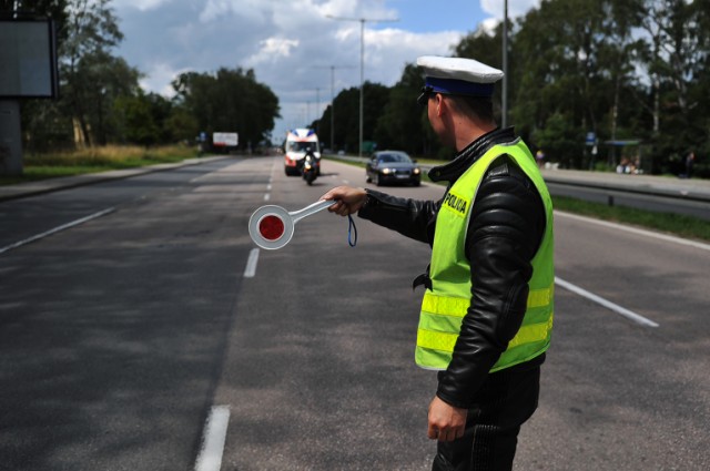 Jedna osoba zginęła, a sześć zostało rannych w wypadkach, do jakich doszło w świąteczny weekend na zachodniopomorskich drogach.