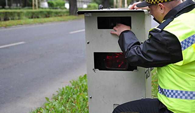 Będzie więcej fotoradarów na polskich drogach. Jak informuje Dziennik Gazeta Prawna, liczba urządzeń wzrośnie o jedną czwartą. Główny Inspektorat Transportu Drogowego zapewnia, że chodzi o zwiększenie bezpieczeństwa na drogach.