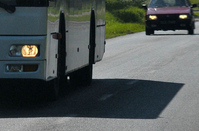 Związkowcy zawiesili zaplanowaną na czwartek akcję strajkową, po tym jak doszli do porozumienia z prezydentem miasta w sprawie podwyżek. To jednak nie kończy sporu.