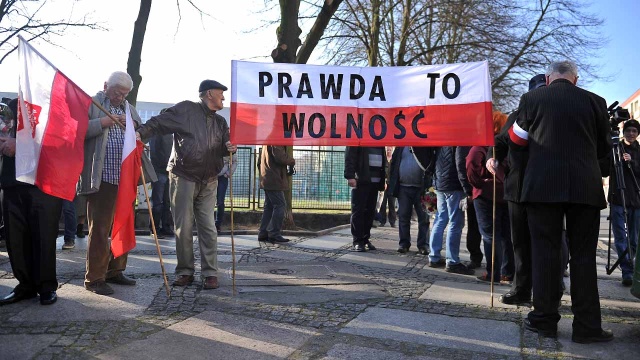 Szczecin upamiętnił ofiary katastrofy smoleńskiej. W piątek 10 kwietnia mija pięć lat od kiedy rządowy Tupolew rozbił się podczas lądowania na rosyjskim lotnisku Siewiernyj.