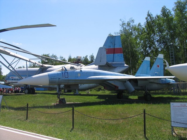 Rosyjski myśliwiec Su-27 o sześć metrów minął amerykański samolot zwiadowczy RC-135. Do incydentu doszło 7 kwietnia w rejonie obwodu kaliningradzkiego, ale amerykańskie siły powietrzne poinformowały o nim dopiero teraz - podaje TVN24.