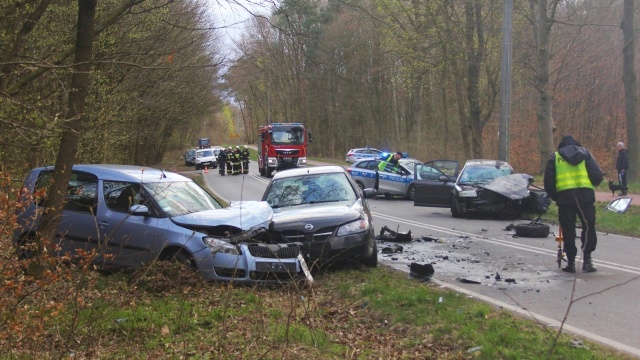 Pięć osób rannych w wypadku w Siedlicach pod Policami. O godzinie 6.30 Zderzyły się tam trzy samochody.