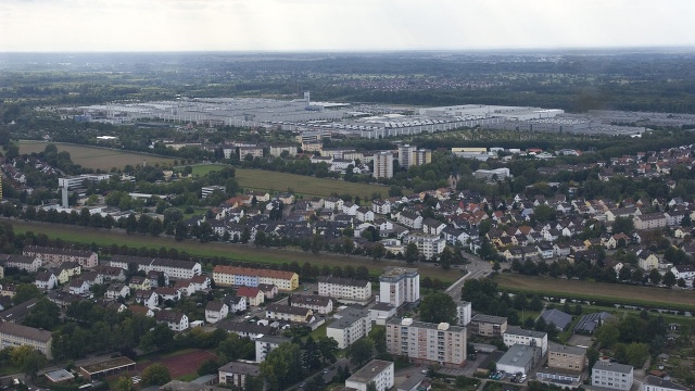 Niemiecki koncern motoryzacyjny Daimler AG uruchamia w Stuttgarcie szkoły jazdy dla osób, które chcą prowadzić samochody elektryczne.