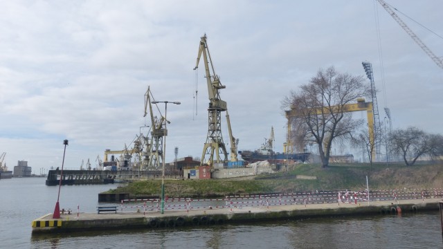Szczeciński Park Przemysłowy nie może uzyskać zgody na użytkowanie najważniejszego nabrzeża w byłej stoczni, bo zaginęły dokumenty dwóch działek stanowiących jego część. Chodzi o nabrzeże barkowe.