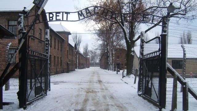 Jak co roku Żydzi z całego świata i Polacy spotkają się przed bramą nazistowskiego obozu zagłady Auschwitz i przechodzą trzykilometrową drogą do bramy obozu Birkenau.