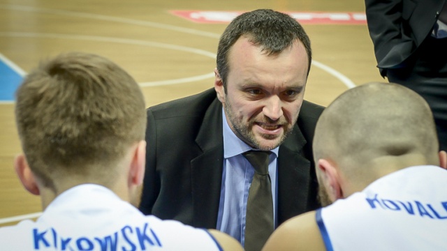 Trener King Wilków Morskich po niedzielnej porażce szczecińskich koszykarzy ogłosił, że kończy współpracę z drużyną. Mihailo Uvalin nie zdradził powodów decyzji, nie powiedział też czy podpisał kontrakt z innym klubem. Szkoleniowiec poprowadzi Wilki jeszcze w następnym meczu.