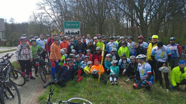 Łącznie 380 kilometrów pokonali uczestnicy rowerowej wyprawy do Malm. 130 rowerzystów wyruszyło sprzed pomnika Adama Mickiewicza w Szczecinie w piątek rano.