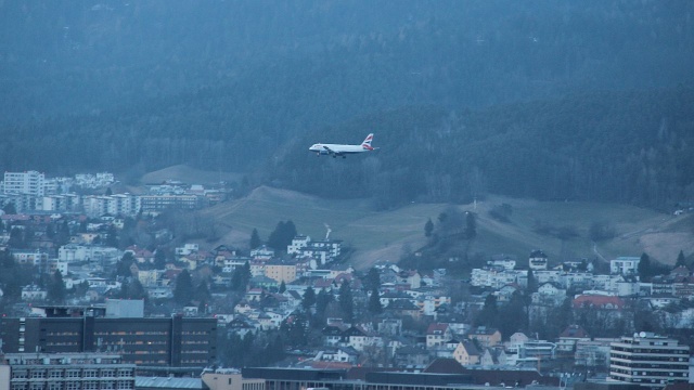 Co piąty Polak myśli o wyjeździe z Polski i to jeszcze w tym roku. Według raportu firmy Work Service 20 procent Polaków w wieku produkcyjnym zakłada możliwość emigracji.