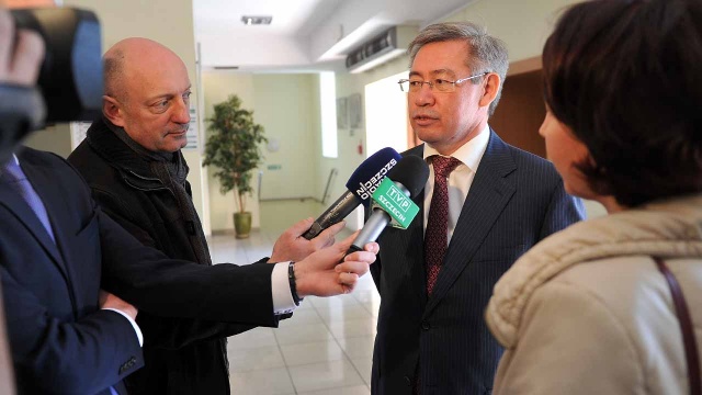 Żadnych podatków przez dziesięć lat - tak reklamuje się w Zachodniopomorskiem Kazachstan. Przedsiębiorców do inwestowania w tym kraju namawiał ambasador Yerik Utembayev. Jak zachęcał, każdy zagraniczny inwestor jest zwolniony z CIT-u przez dekadę, w tym czasie nie płaci też żadnych podatków lokalnych.