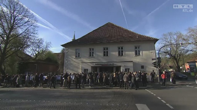 Przed sądem w Lneburgu w Niemczech rozpoczął się proces 93-letniego Oskara Groeninga - byłego strażnika z obozu koncentracyjnego Auschwitz-Birkenau.