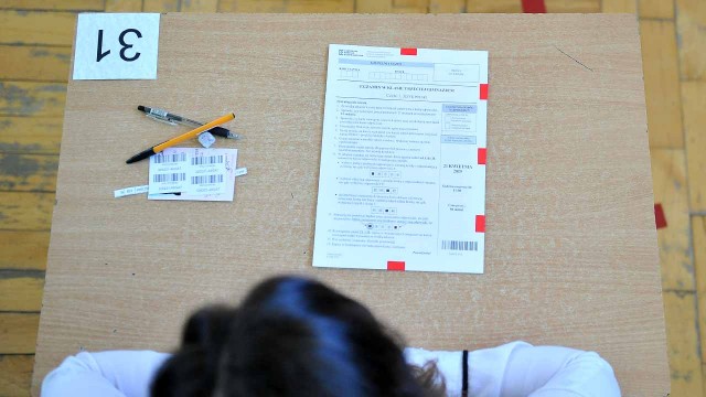 15 tysięcy uczniów w naszym województwie napisało w środę test z matematyki i nauk przyrodniczych, czyli biologii, chemii, fizyki i geografii.