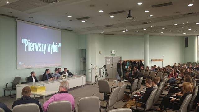 Bronisław Komorowski z wynikiem 39 procent wygrał prezydenckie prawybory wśród szczecińskich licealistów. W drugiej turze obecnie urzędujący prezydent spotkałby się z Januszem Korwin-Mikkem. Kandydat partii KORWiN uzyskał 15 proc.