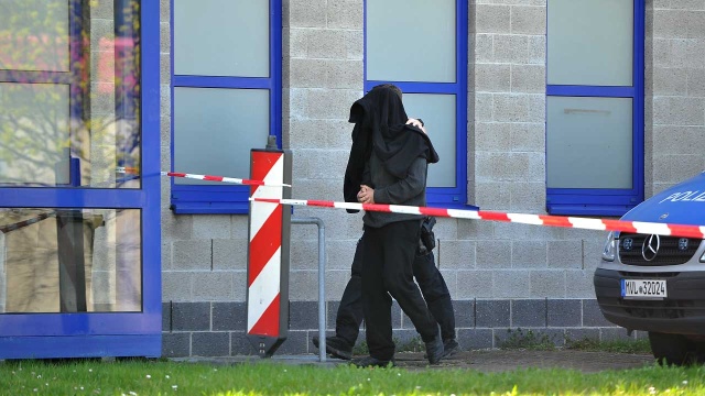 Porywacz 10-letniej Mai z Wołczkowa jest już w Polsce. W czwartek, na przejściu granicznym w Kołbaskowie, niemiecka policja przekazała Adriana M. polskim funkcjonariuszom. Mundurowi przewieźli go do aresztu w Szczecinie.