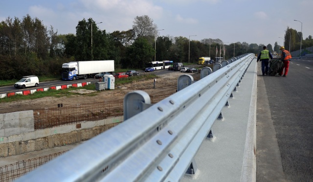 Kierowcy między centrum, a prawobrzeżem Szczecina będą mieli od piątku zdecydowanie łatwiej. W związku z zakończeniem prac przy budowie pierwszej linii Szczecińskiego Szybkiego Tramwaju przywracana jest stała organizacja ruchu w okolicach ulicy Struga.