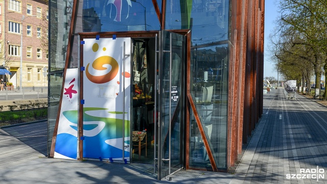 Nie ma chętnych na remont szklanego pawilonu w Alei Kwiatowej. Po raz drugi do przetargu ogłoszonego przez Zarząd Dróg i Transportu Miejskiego nie zgłosiła się żadna firma.