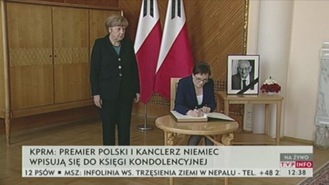 Dobre stosunki z Niemcami to coś, o co trzeba nieustannie walczyć - te słowa zmarłego w piątek Władysława Bartoszewskiego przeczytała w poniedziałek premier Ewa Kopacz podczas spotkania z niemiecką kanclerz Angelą Merkel.