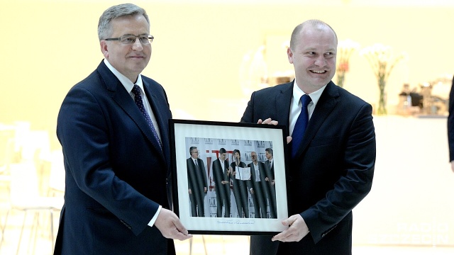 Bronisław Komorowski odwiedził w czwartek Filharmonię Szczecińską. Projekt budynku otrzymał główną nagrodę w konkursie Życie w Architekturze. To jedyne wyróżnienie w Polsce, które przyznaje Prezydent RP.