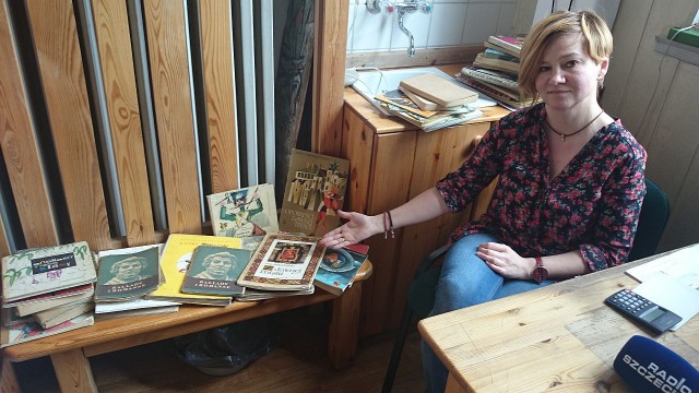Szczęśliwy finał z książkami ze szkolnej biblioteki. Udało się uratować kilkaset egzemplarzy wyrzuconych na śmietnik. Po nagłośnieniu sprawy przez Radio Szczecin, interweniowali rodzice.