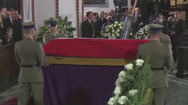 W katedrze św. Jana Chrzciciela w Warszawie odbyły się uroczystości pogrzebowe Władysława Bartoszewskiego.