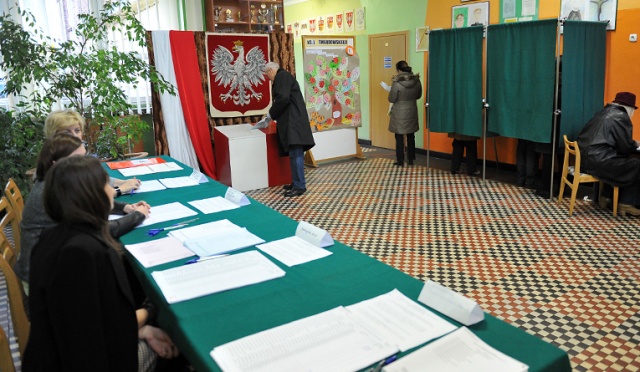 Zgłosili się do pracy w komisji wyborczej - i rezygnują. Na trzy dni przed wyborami prezydenckimi w Szczecinie takich osób jest coraz więcej, chociaż na razie nie ma dokładnych danych. Bo, jak nas poinformowano, sytuacja jest dynamiczna.