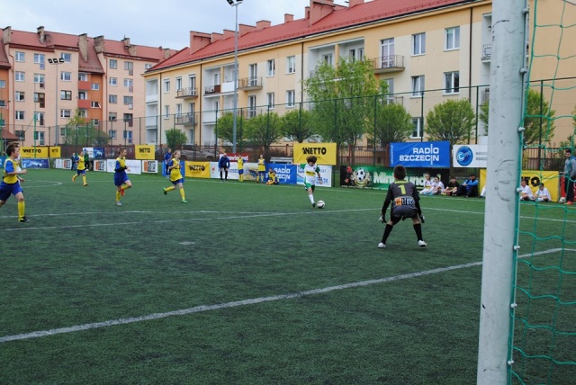 Sportowe emocje i zabawa dla najmłodszych to atrakcje, które czekają na gości w Choszcznie. W sobotę o 10 rozpoczęły się eliminacje do Mini Mundialu, czyli piłkarskiego turnieju, w którym dziecięce drużyny reprezentują kraje z całego świata.