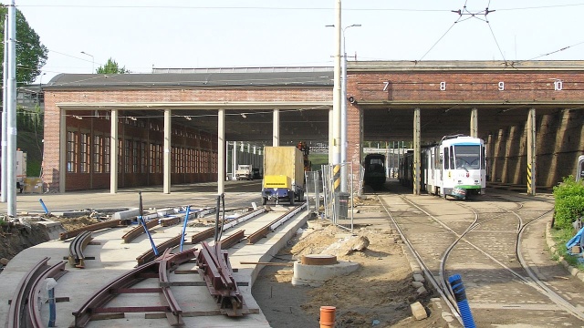 Po raz pierwszy od rozpoczęcia modernizacji Zajezdni Pogodno w Szczecinie pod nowe wiaty ustawione przy alei Wojska Polskiego wjadą tramwaje.