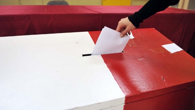 Bronisław Komorowski zapowiada referendum w sprawie Jednomandatowych Okręgów Wyborczych, a Andrzej Duda zaprasza do współpracy Pawła Kukiza - orędownika zmian ordynacji wyborczej. Temat JOW-ów od niedzieli stał się bliski kandydatom przechodzącym do drugiej tury wyborów prezydenckich.
