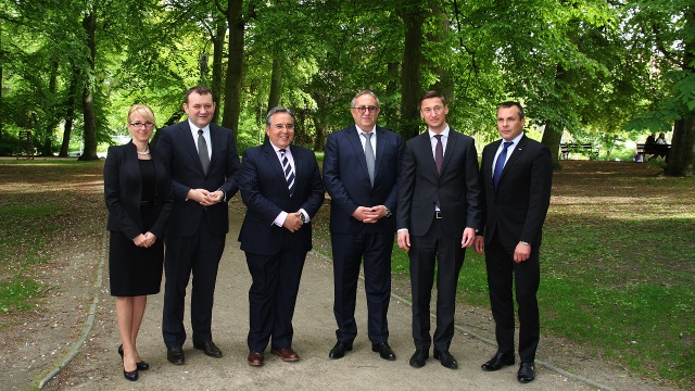 Amerykanie pomogą zbudować linię produkcyjną wartą 1,7 mld złotych. Grupa Azoty rozpoczyna współpracę ze spółką UOP, amerykańskim gigantem na rynku technologii przemysłowych.