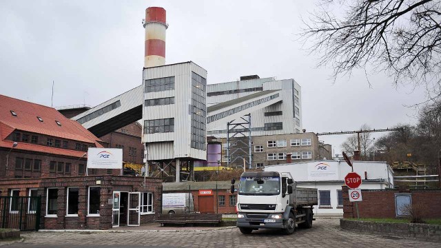 Nawet 300 mln zł zainwestuje Polska Grupa Energetyczna w szczecińską elektrociepłownię Pomorzany. W środę PGE podpisze umowę z SEC-em na dostawy ciepła dla Szczecina na najbliższe cztery lata.