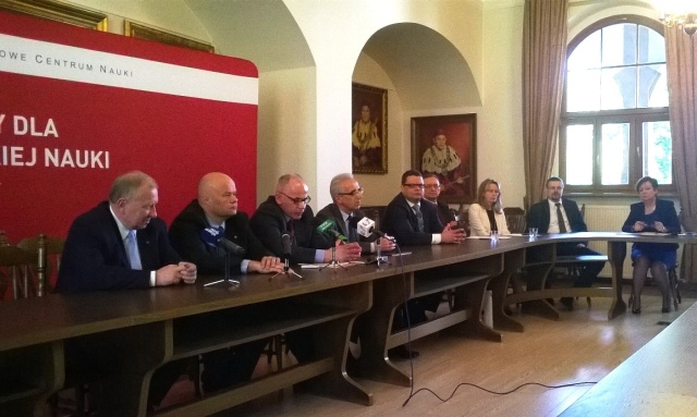 Poznanie wpływu mutacji genów na zdrowie człowieka, badania geologiczne czy sprawdzenie w jaki sposób gry komputerowe wpływają na psychikę - m.in. realizowanie takich projektów badawczych umożliwiają pieniądze z Narodowego Centrum Nauki. To instytucja rządowa, która finansuje badania naukowców.