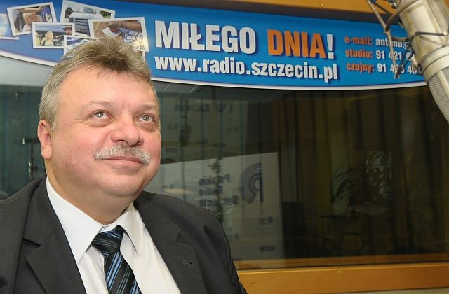 Dyrektor szpitala przy ul. Arkońskiej w Szczecinie podał się do dymisji. Według nieoficjalnych informacji, rezygnacja może mieć związek z przeniesieniem oddziału kardiologii dziecięcej wojewódzkiego szpitala zespolonego do szpitala w Zdrojach. Dyrektor Mariusz Pietrzak zaprzecza.