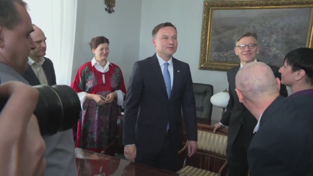 Kandydat Prawa i Sprawiedliwości na prezydenta RP, Andrzej Duda, mówił w piątek w Senacie o propozycji pomocy dla spłacających kredyty w tej walucie.
