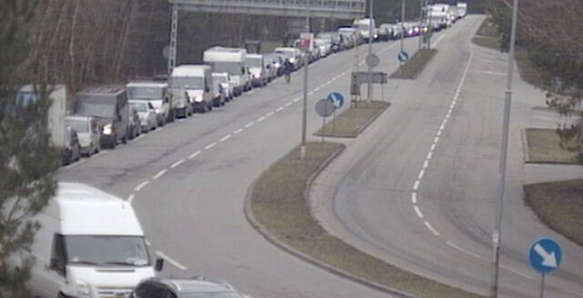 Będą dodatkowe przenośne toalety w pobliżu przeprawy promowej w Świnoujściu - Karsiborze. Zapowiedział to rzecznik prezydenta miasta Robert Karelus.