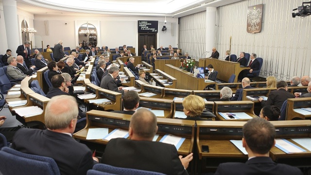 Mija druga rocznica uchwalenia błędnej uchwały Senatu, oddającej hołd robotnikom strajkującym w sierpniu 1988 roku w Polsce.