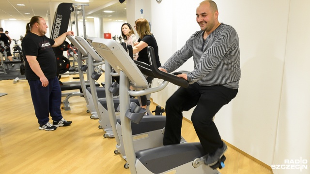 Uczestnicy akcji OdNowa - Eurofitnessu i Radia Szczecin po kilku tygodniach intensywnych treningów i diety weszli oficjalnie na wagę.