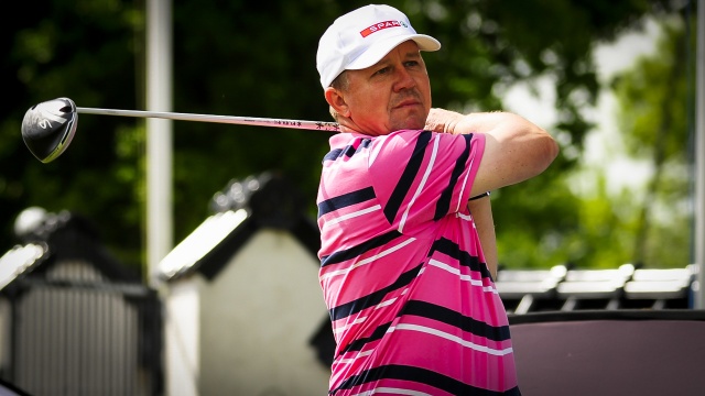 Jan Lubieniecki z wynikiem 69 uderzeń prowadzi po pierwszym dniu golfowego turnieju Floating Garden Szczecin Open. Na polu w podszczecińskim Binowie walczy ponad 50 golfistów z całego świata. Rywalizują zarówno zawodowcy, jak i amatorzy.