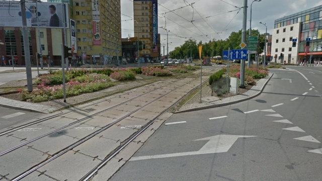 Szczecińska Energetyka Cieplna przyspiesza i dzień wcześniej niż planowano ponownie zmienia się organizacja ruchu na Placu Żołnierza.