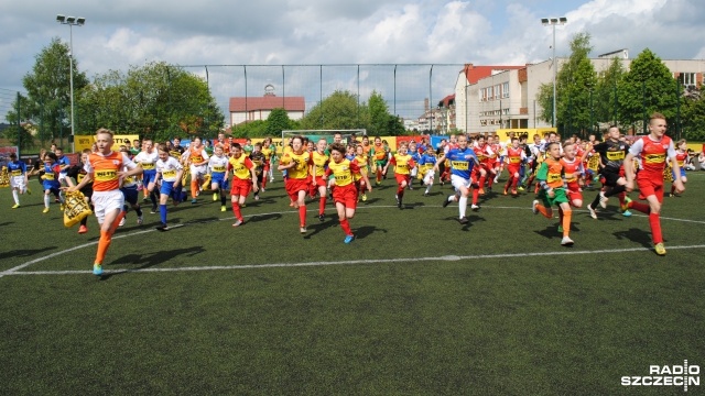 W Nowogardzie sto dwadzieścioro dzieciaków bierze udział w Mini Mundialu w piłce nożnej.