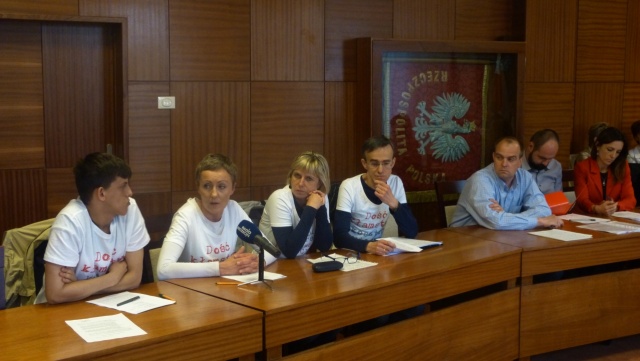 Ponad pół godziny dyskusji na temat poprawy warunków w schronisku dla bezdomnych zwierząt w Szczecinie. O tym debatowali w czwartek radni rady miasta z komisji gospodarki komunalnej.