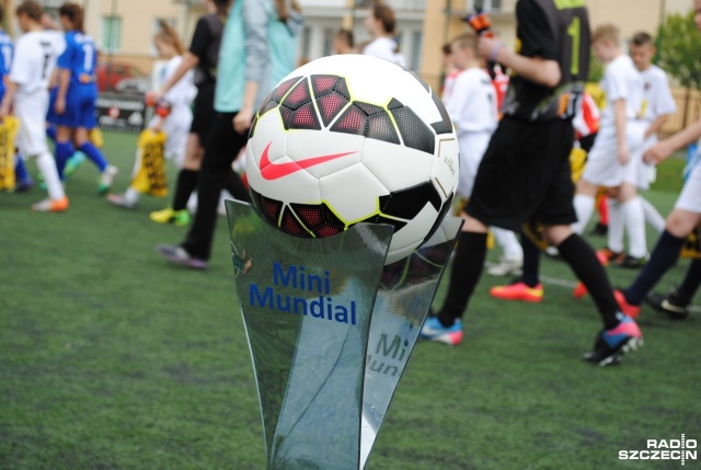 Zakończyły się kolejne eliminacje do Mini Mundialu w piłce nożnej, które w sobotę odbyły się w Widuchowej. Ponad setka dzieci rywalizowała w dwóch kategoriach.