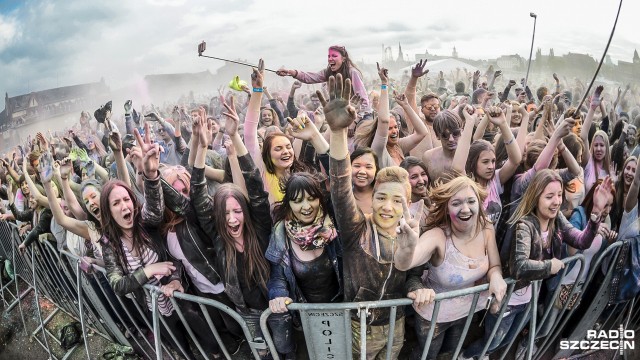 Na szczecińskiej Łasztowni po raz pierwszy odbył się festiwal Splash of Colors. W trakcie sobotniej imprezy, zorganizowanej podczas Juwenaliów, publiczność trzykrotnie wyrzuciła w górę specjalny kolorowy proszek.