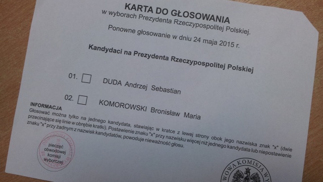 Pełne ręce roboty miało w nocy Krajowe Biuro Wyborcze przy ulicy Matejki w Szczecinie. Przedstawiciele komisji z regionu przywozili tam protokoły z wynikami II tury wyborów prezydenckich w poszczególnych obwodach.