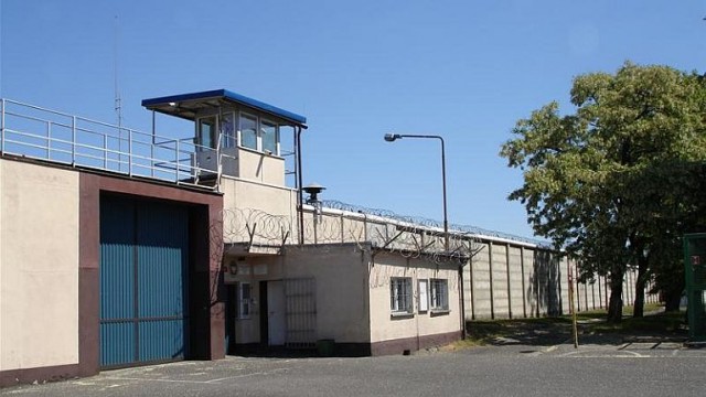 Dyrekcja Zakładu Karnego w Stargardzie Szczecińskim sprawdza, jak doszło do tego, że 10 więźniów zatruło się prawdopodobnie dopalaczami.