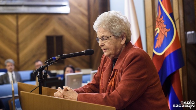 Minuta ciszy dla Władysława Bartoszewskiego - tak zaczęła się wtorkowa sesja szczecińskiej rady miasta. Zmarły niedawno profesor jest też honorowym obywatelem Szczecina.