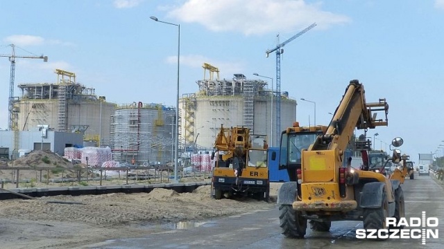 Jeszcze w tym roku pierwsze statki zawiną do świnoujskiego gazoportu - zapewniają przedstawiciele spółki odpowiedzialnej za budowę.
