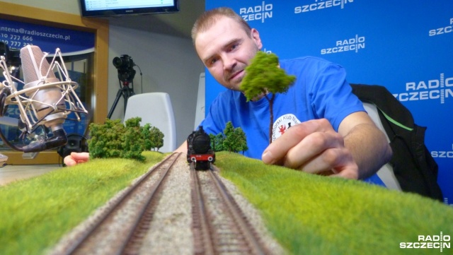 Kolejowy dzień dziecka przygotowują szczecińscy modelarze i miłośnicy kolei. Podczas imprezy każdy będzie mógł poprowadzić miniaturowy pociąg na makiecie o powierzchni 30 metrów kwadratowych.