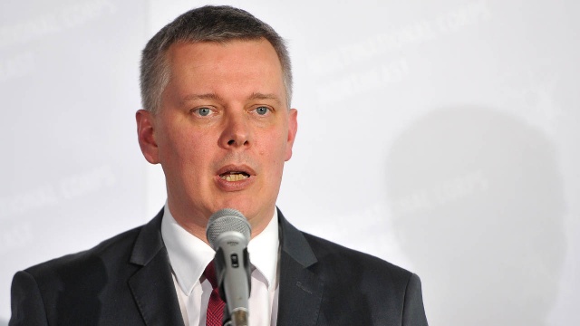 Inwazji Rosji na Ukrainę nie można wykluczyć - uważa minister obrony narodowej. Tomasz Siemoniak w rozmowie z TVN24 powiedział, że sytuacja na wschodzie Ukrainy jest cały czas napięta, a scenariusze nieprzewidywalne.