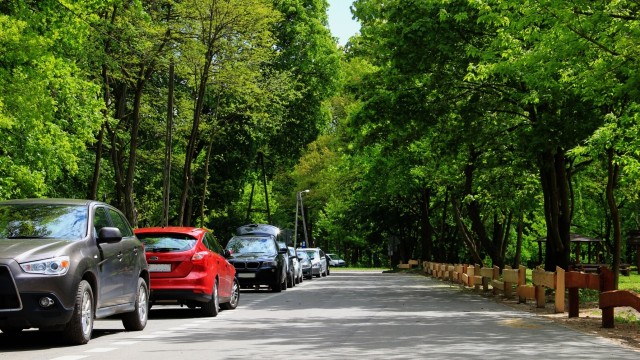 Ma być bezpieczniej i bez korków. Przed szczecińskim kąpieliskiem Arkonka poprawiona została infrastruktura drogowa.