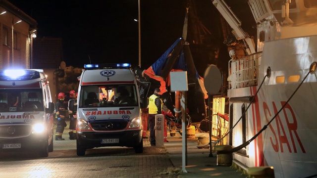 Polski jacht bandery kanadyjskiej zatonął w Zatoce Pomorskiej. Ratownicy wyłowili 11 osób, jedna osoba nie żyje.